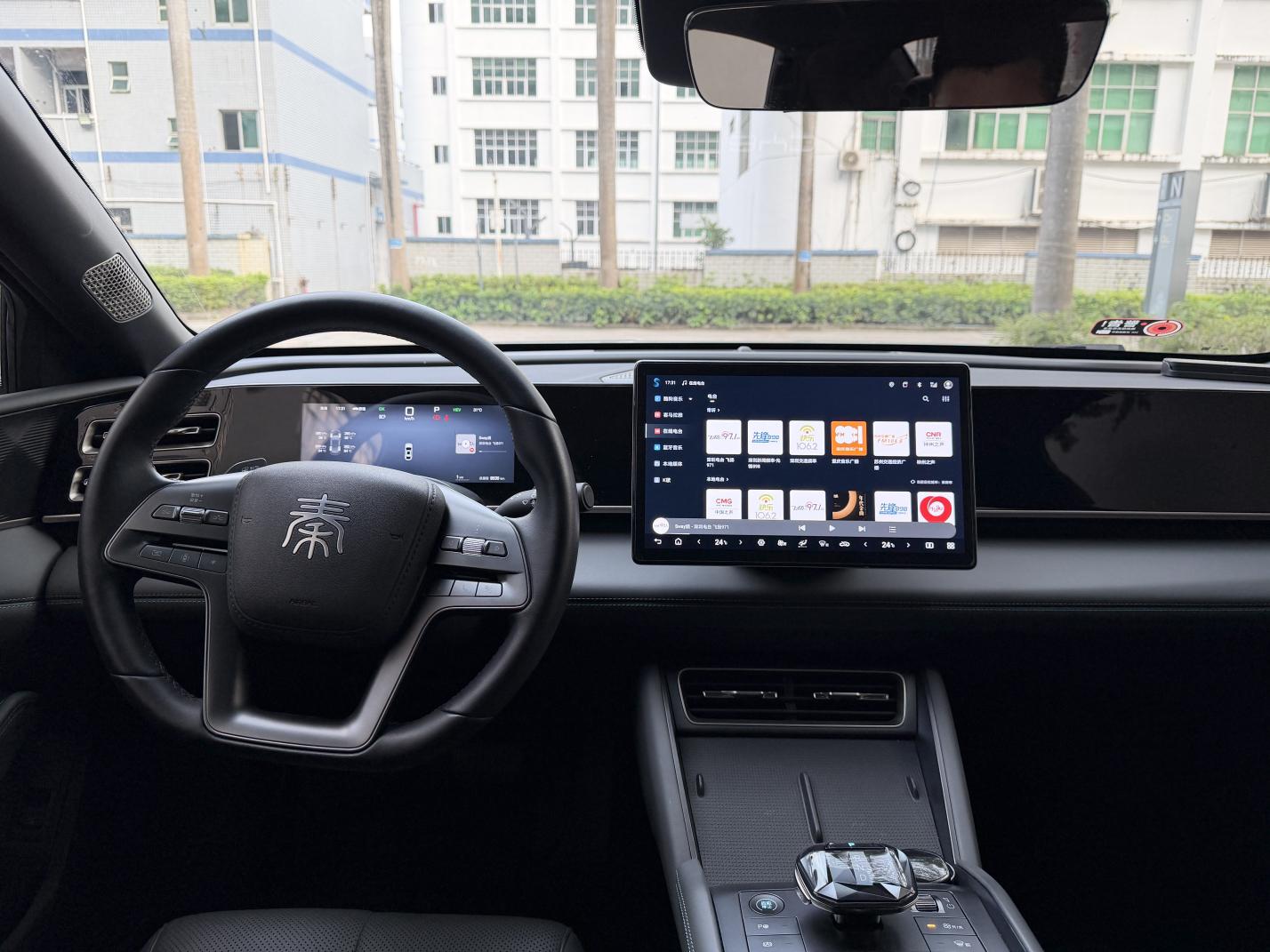 BYD Qin L DM: фотография 8 из 17