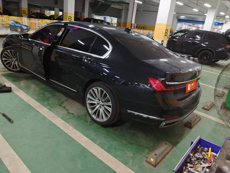 BMW 7 Series 740Li продвинутая люкс-пакет — фото 3