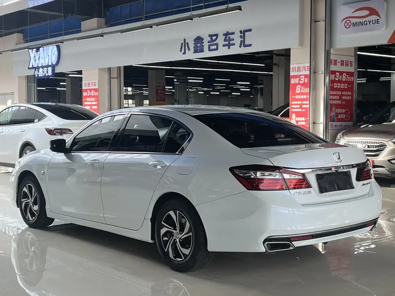 Honda Accord — фото 4