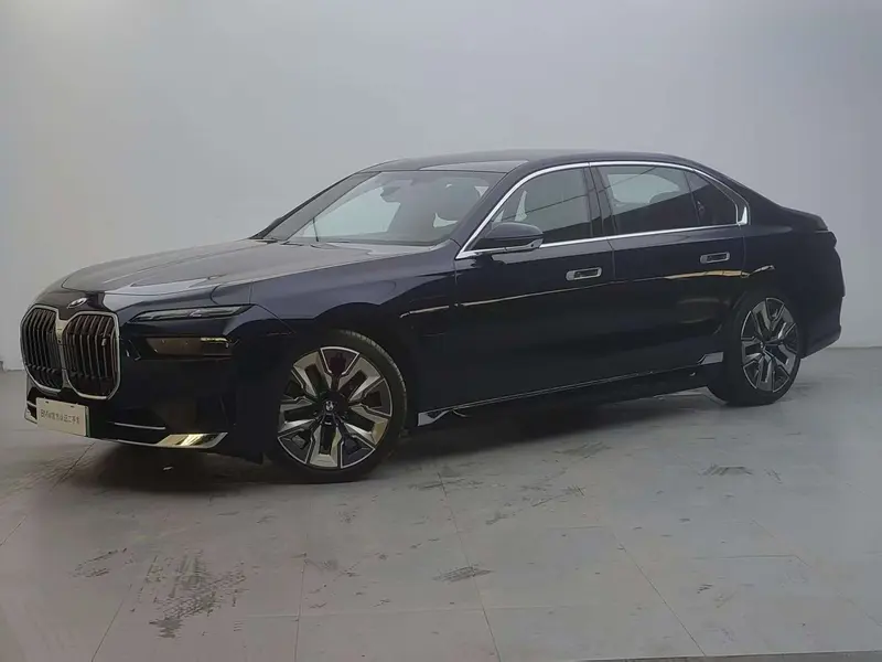 BMW i7 — фото 1