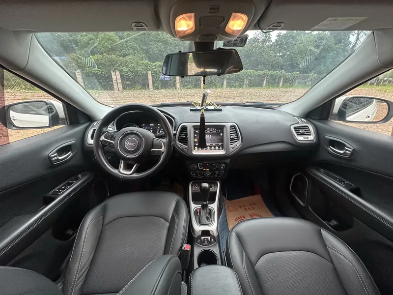 Jeep Compass — фото 8