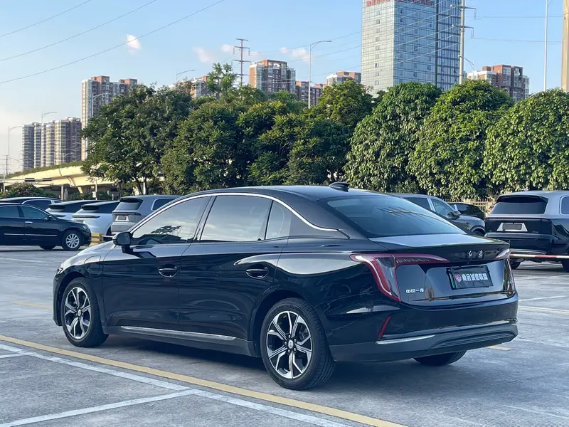 Hongqi E-QM5 — фото 5
