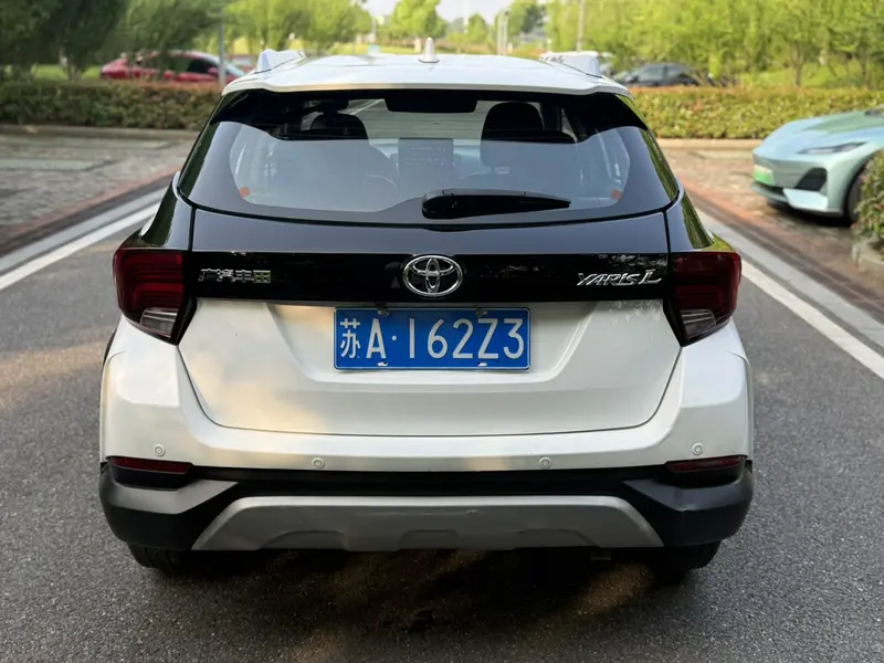 Toyota Yaris L — фото 5