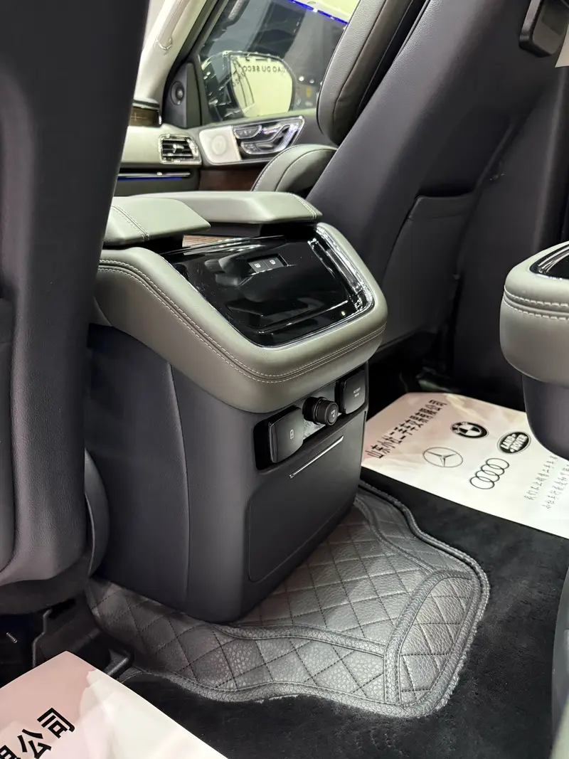 Lincoln Navigator — фото 12