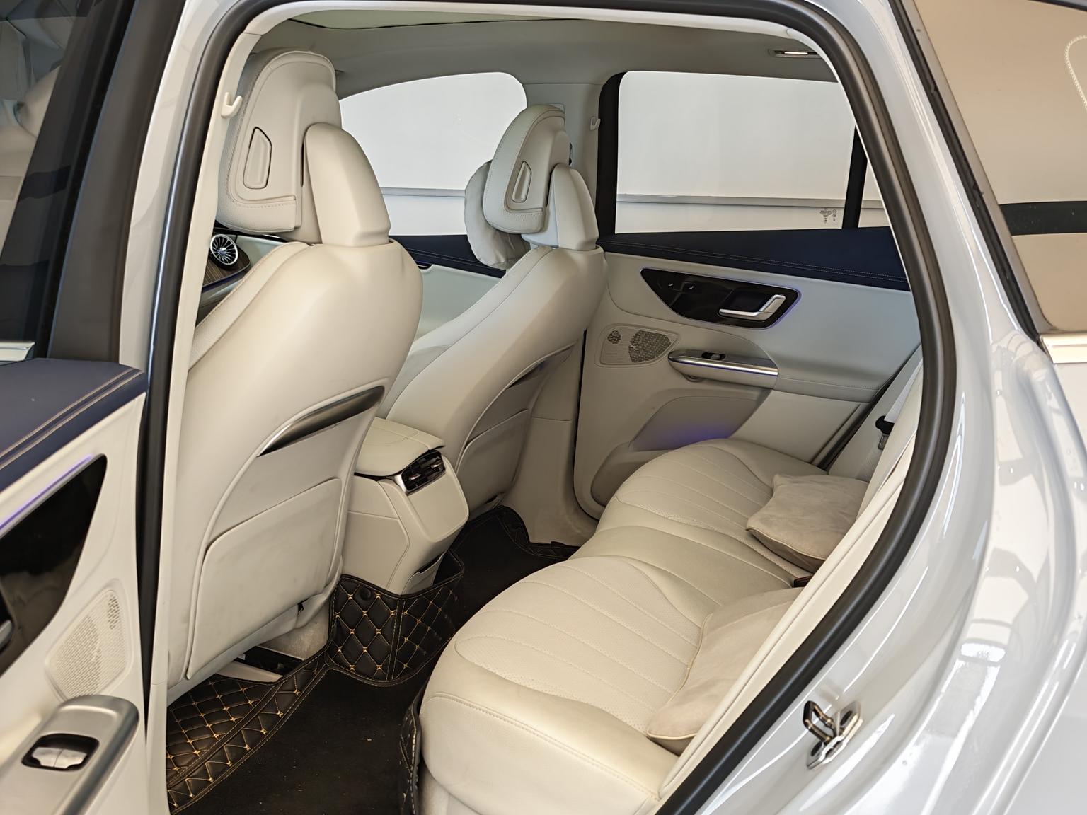 Mercedes-Benz EQE SUV: фотография 9 из 16