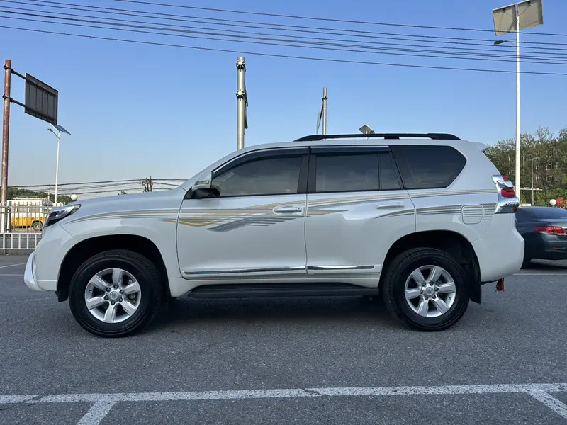 Toyota Prado — фото 4