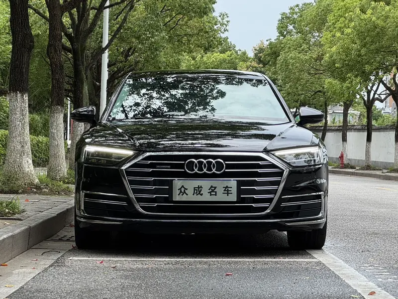 Audi A8 — фото 2