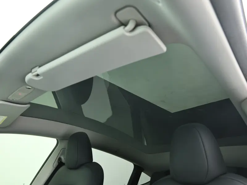 Tesla Model Y — фото 12