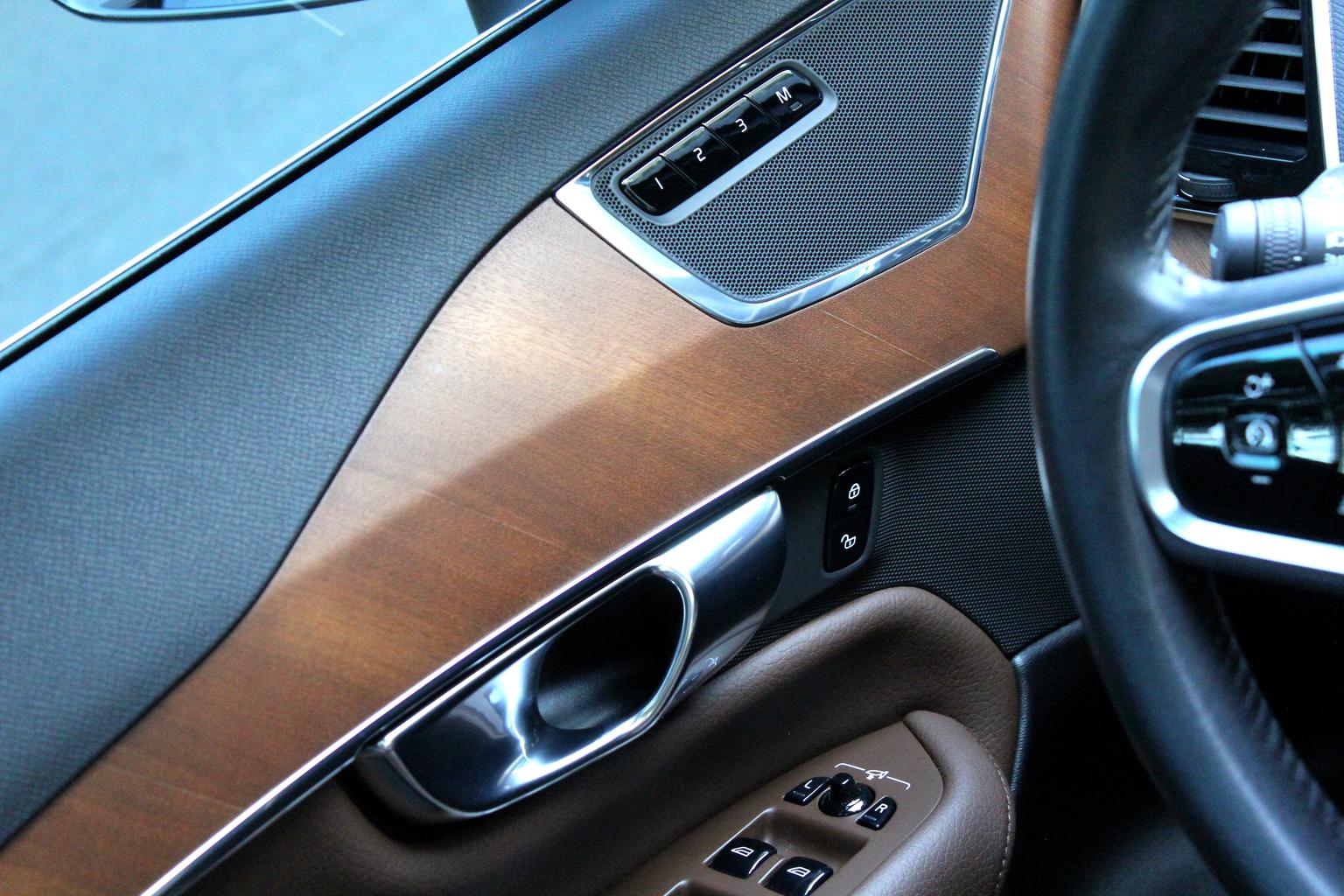 Volvo XC90: фотография 14 из 36