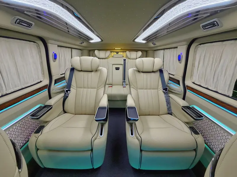 Toyota Hiace — фото 10