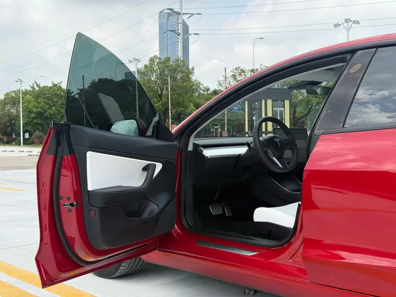 Tesla Model 3 — фото 15