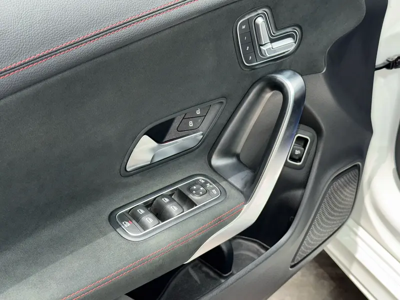 Mercedes-Benz CLA 200 — фото 20
