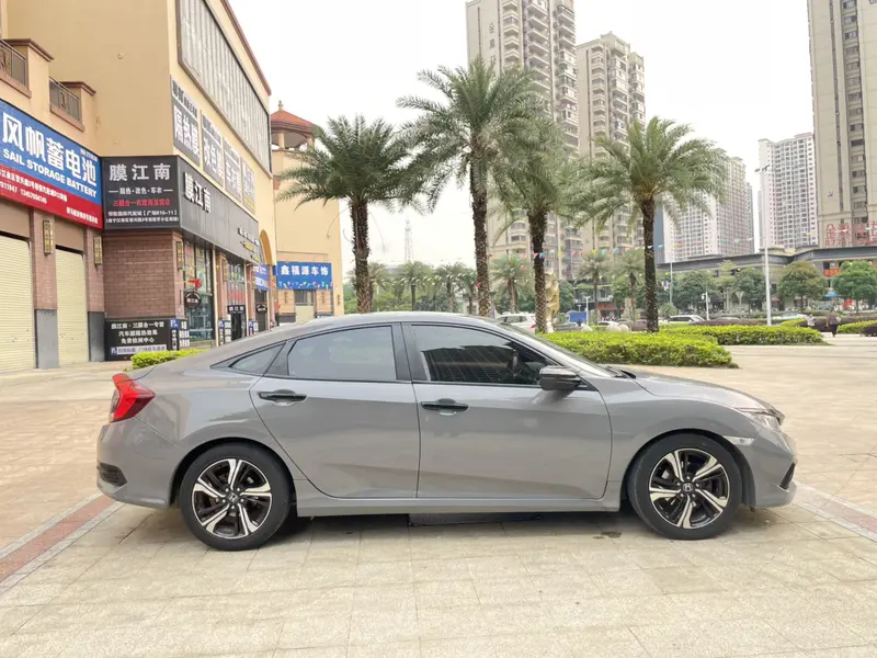 Honda Civic — фото 7