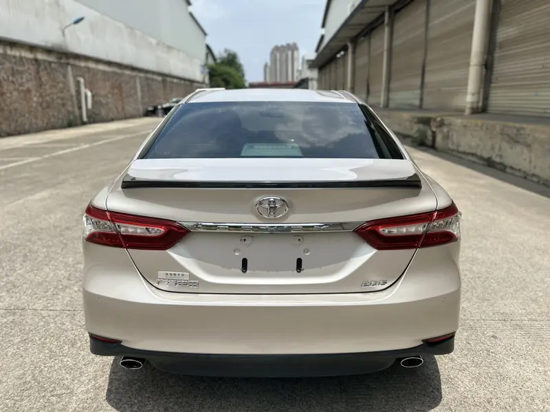 Toyota Camry — фото 5