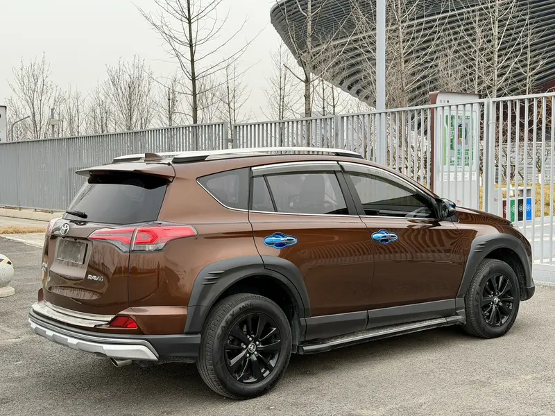 Toyota RAV4 — фото 6