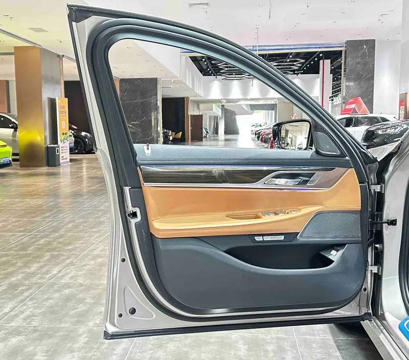 BMW 7 Series 730Li продвинутая — фото 19