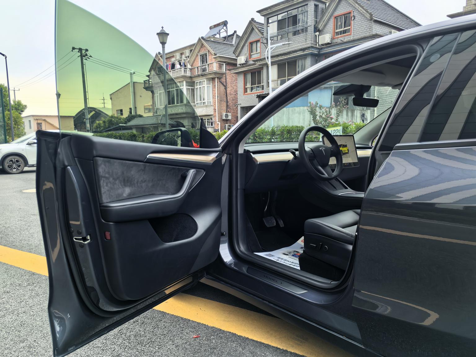 Tesla Model Y: фотография 15 из 18