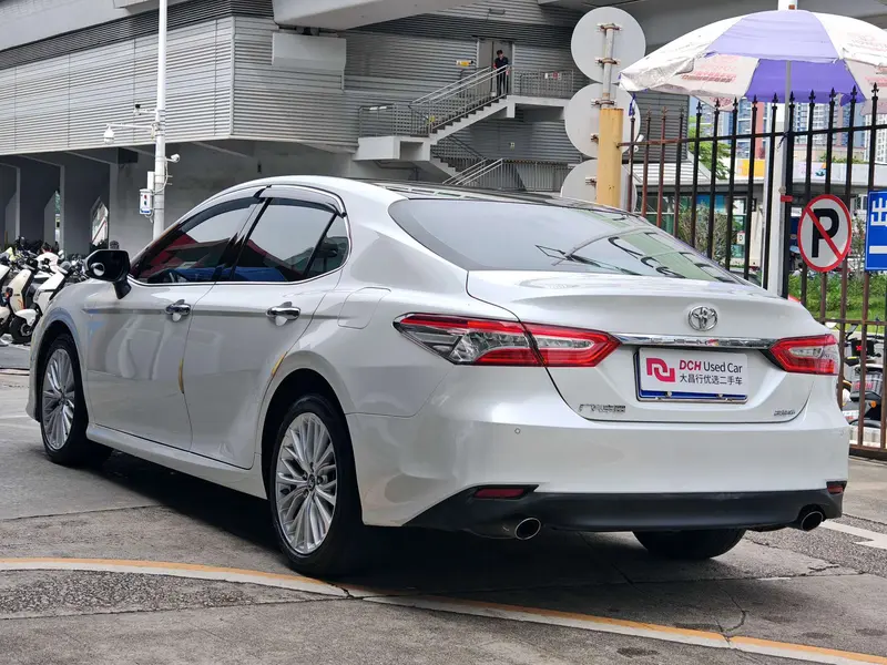 Toyota Camry — фото 4