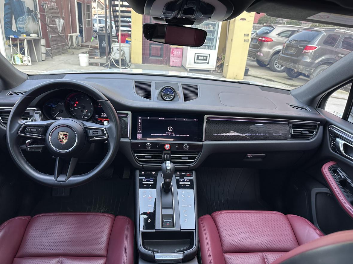 Porsche Macan: фотография 15 из 15