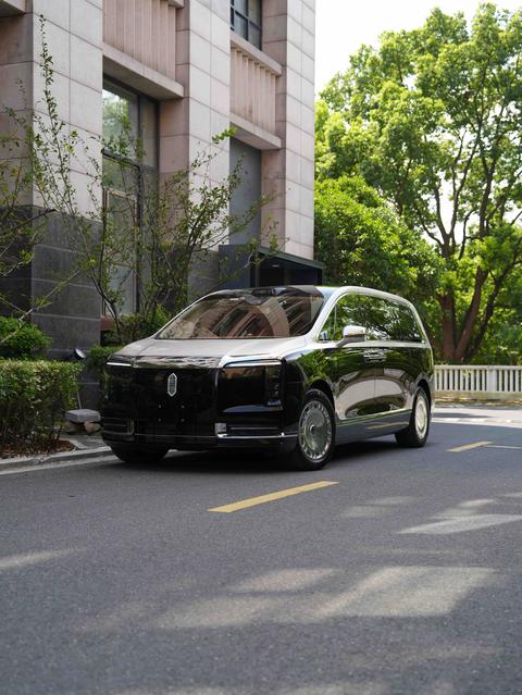 MAEXTRO V800