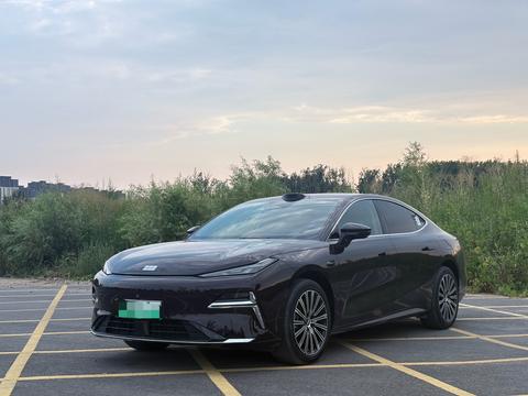 Geely Galaxy Starshine 8 PHEV