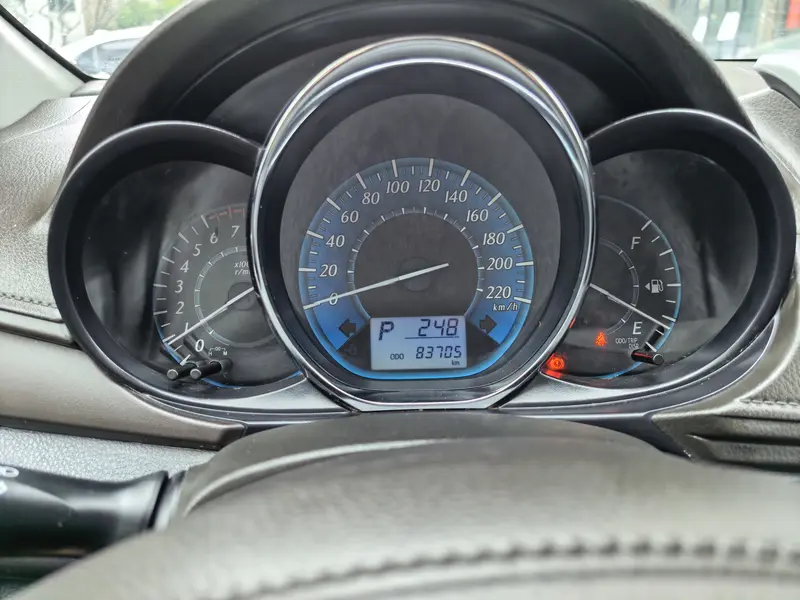 Toyota Yaris L — фото 10