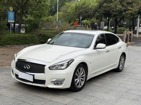 Infiniti Q70