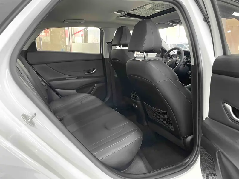 Hyundai Elantra — фото 14