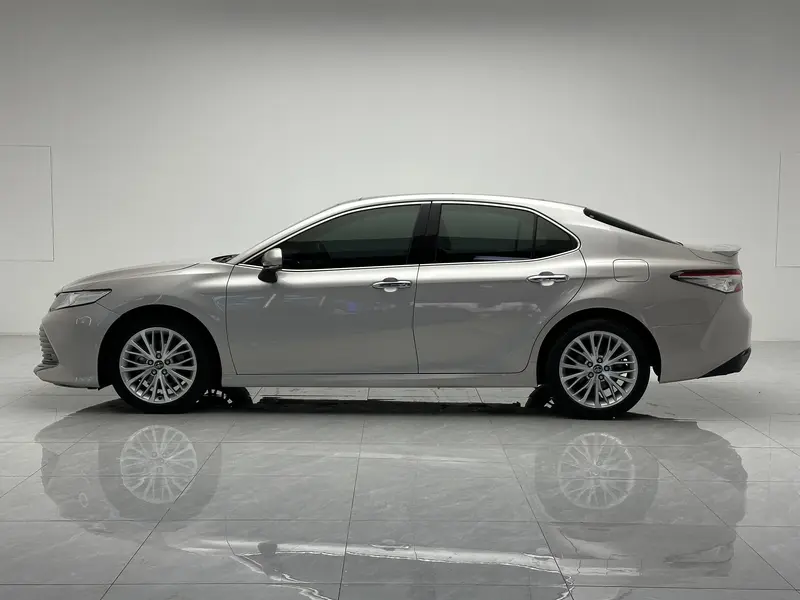 Toyota Camry — фото 4