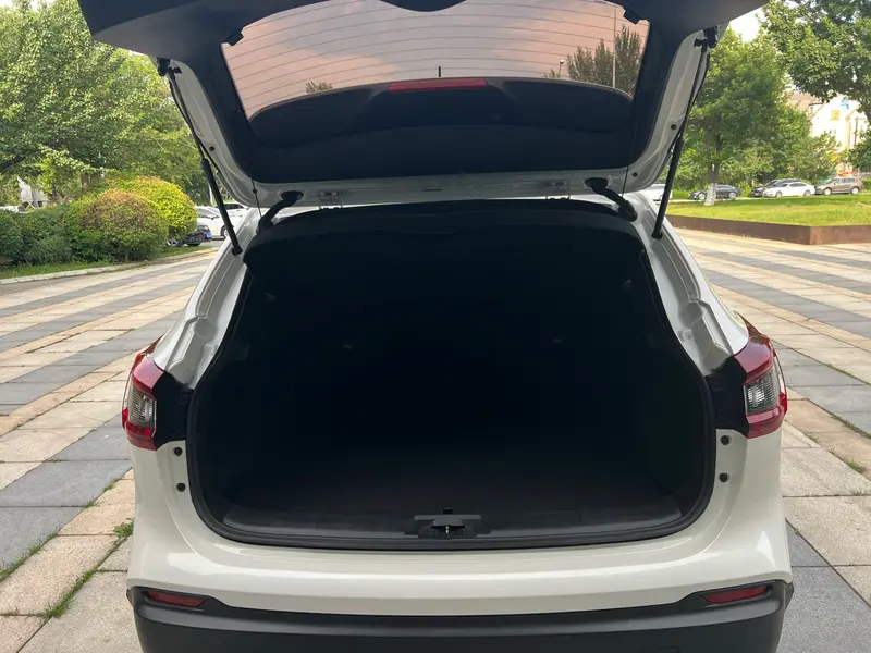 Nissan Qashqai 2.0 L Comfort — фото 14