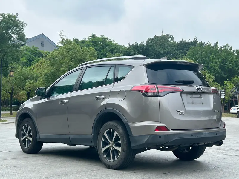 Toyota RAV4 — фото 5