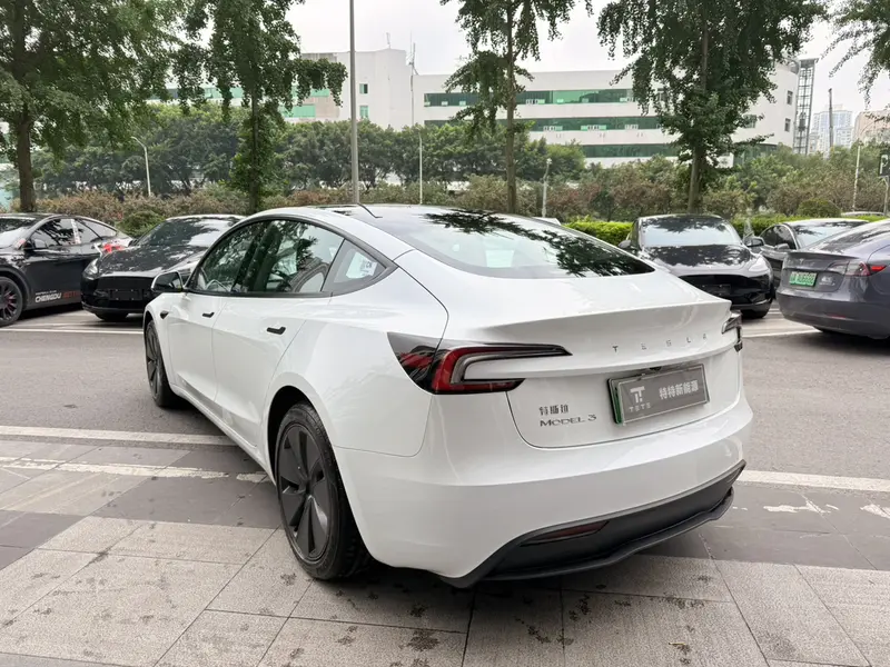 Tesla Model 3 — фото 5