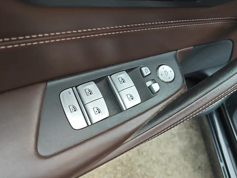 BMW 5 Series — фото 15