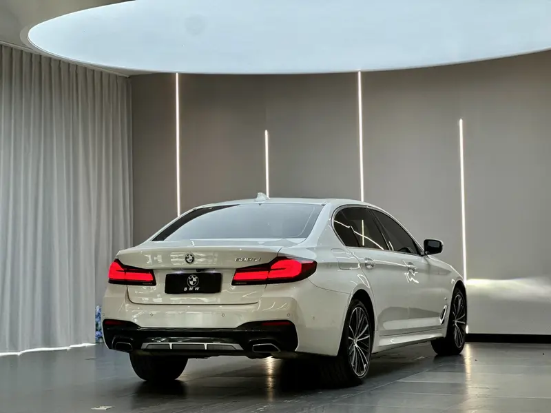 BMW 5 Series — фото 6