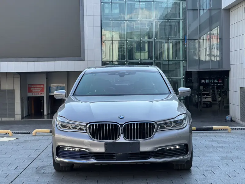 BMW 7 Series 740Li люкс — фото 2