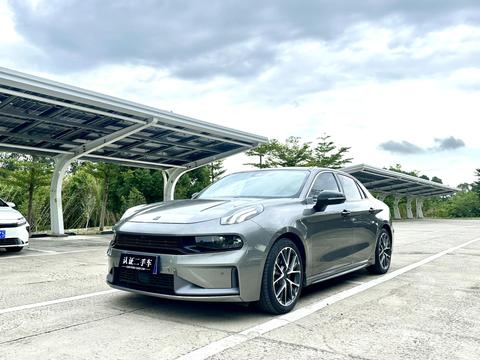 Lynk & Co 03