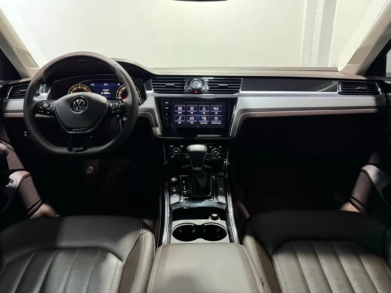 Volkswagen Phideon — фото 11