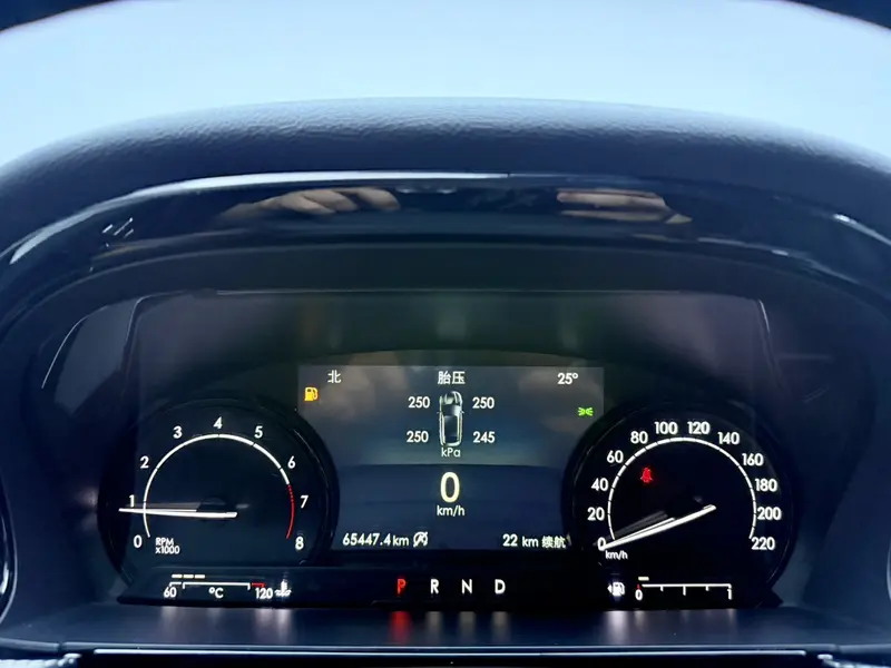 Lincoln Corsair 2.0 T 2 WD Premium Plus — фото 7