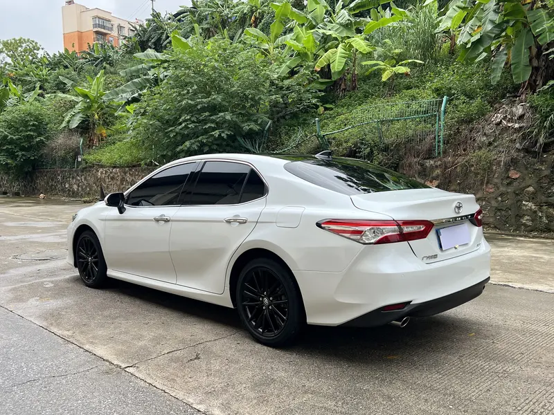 Toyota Camry — фото 4