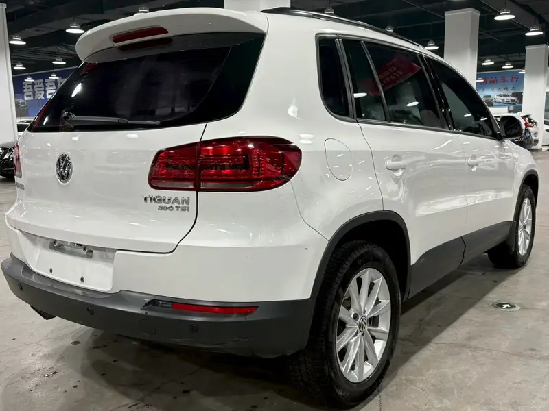 Volkswagen Tiguan — фото 6