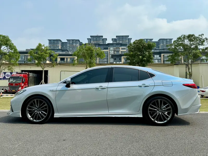 Toyota Camry — фото 4