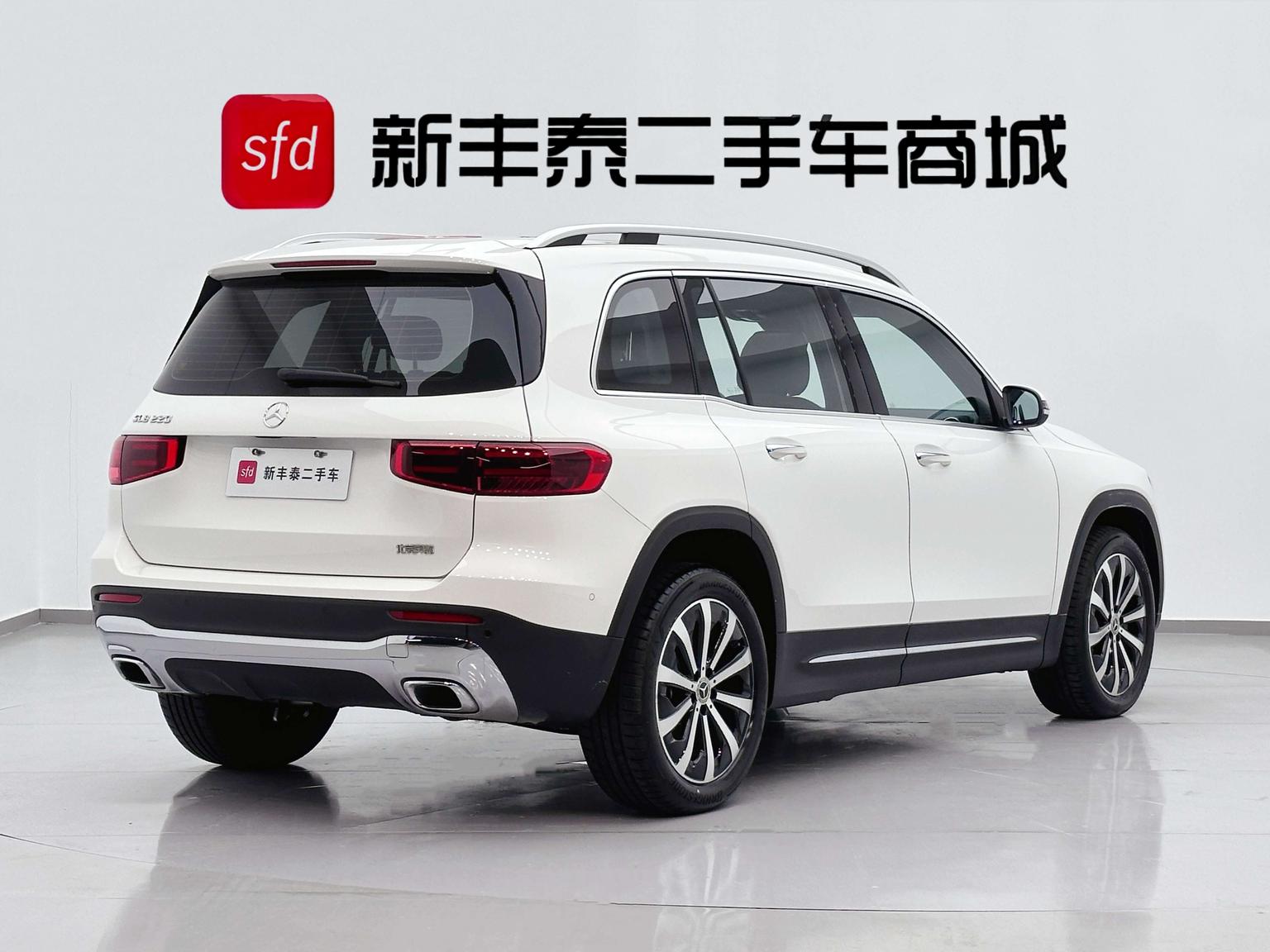 Mercedes-Benz GLB: фотография 6 из 33