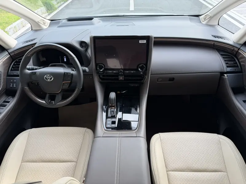 Toyota Alphard — фото 7