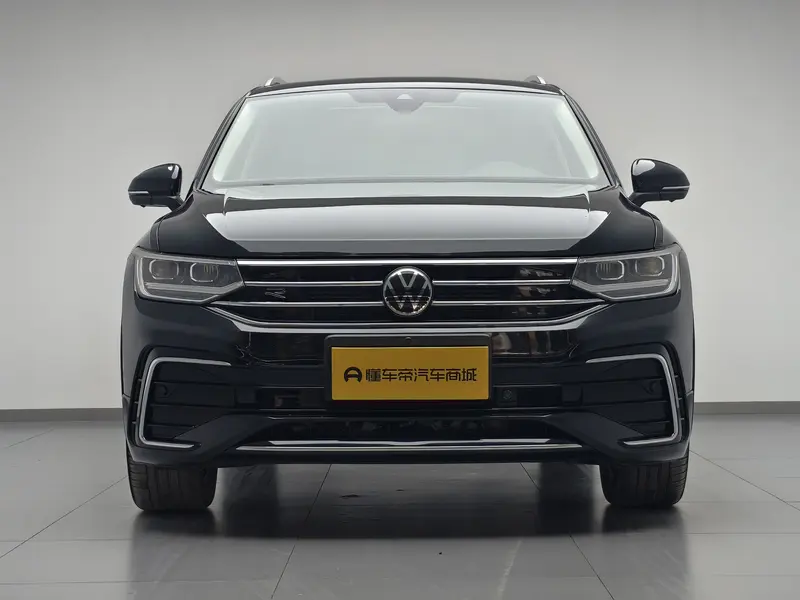 Volkswagen Tiguan L — фото 2