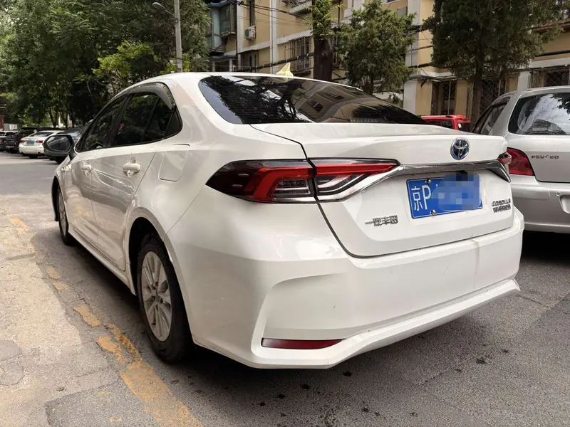 Toyota Corolla — фото 4