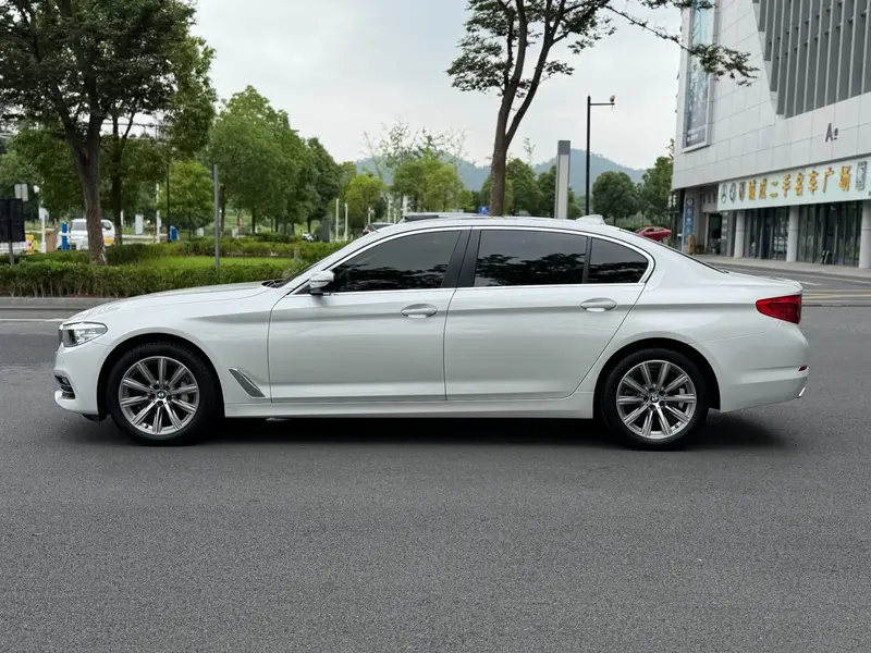 BMW 5 Series — фото 4