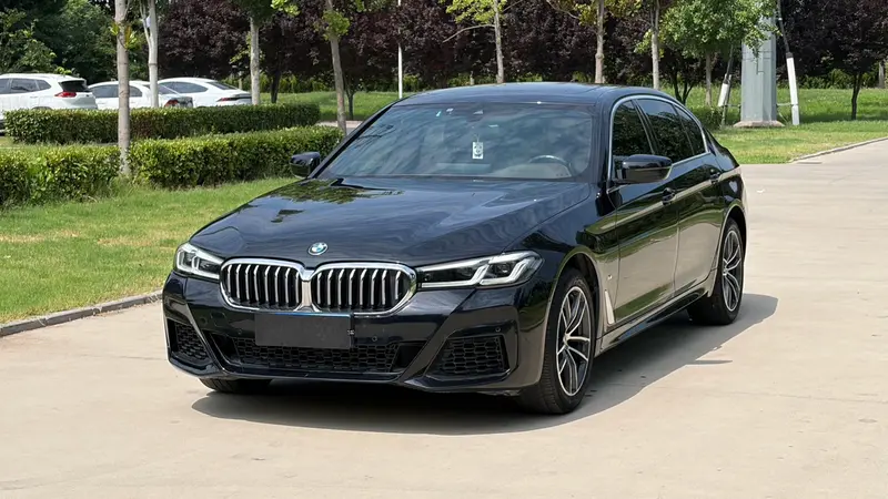 BMW 5 Series — фото 1