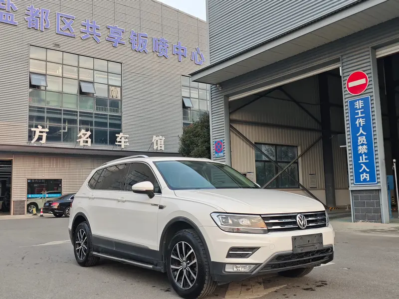 Volkswagen Tiguan L — фото 3