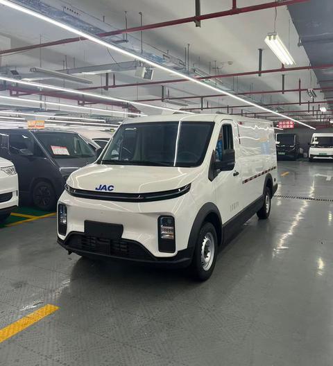 Автомобиль #865959 Van 2024 V8