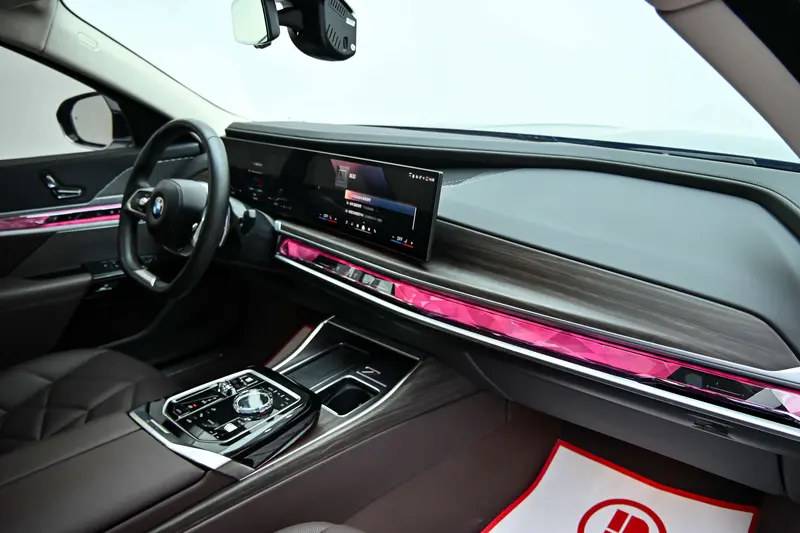 BMW 7 Series — фото 11